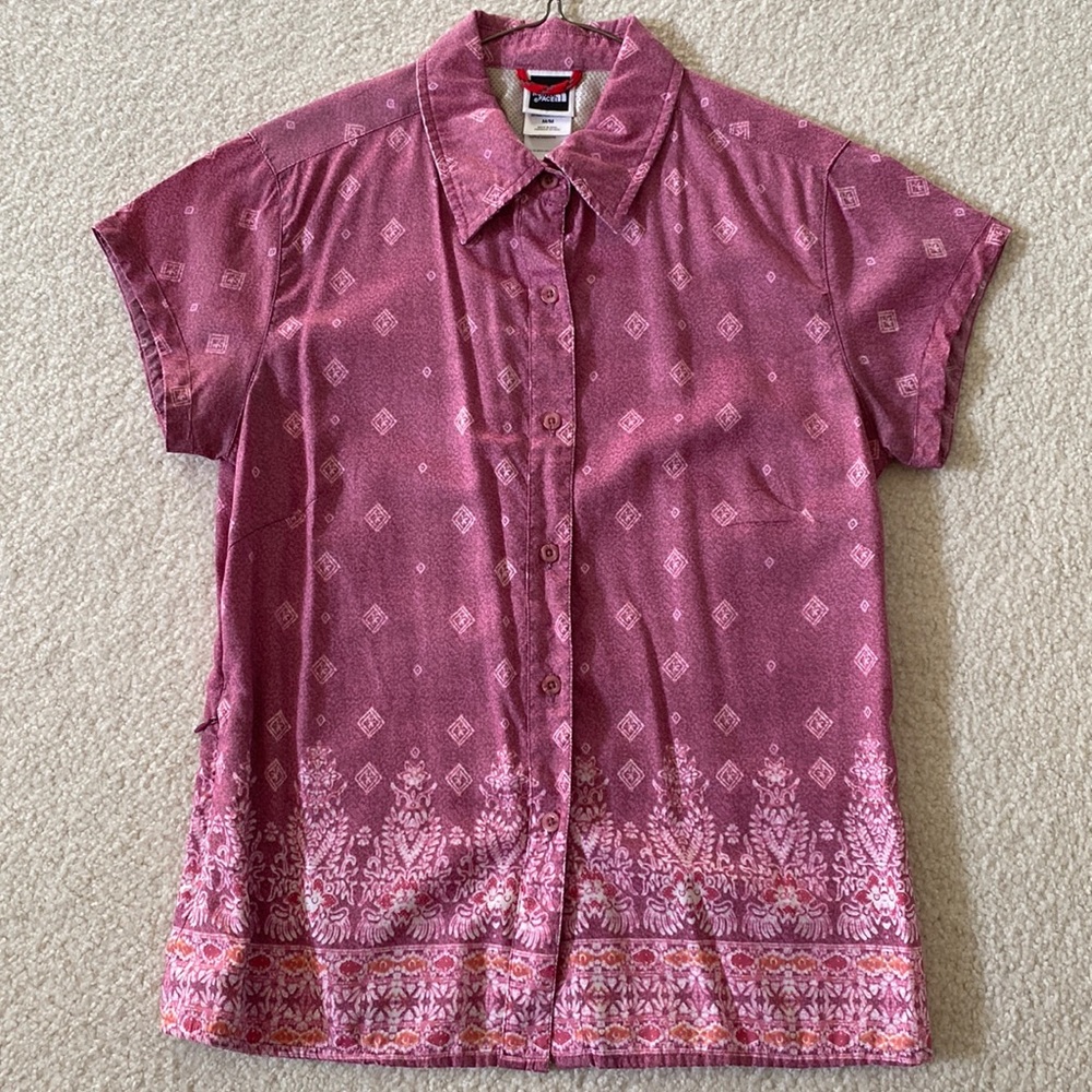 The North Face short sleeve top with side pocket